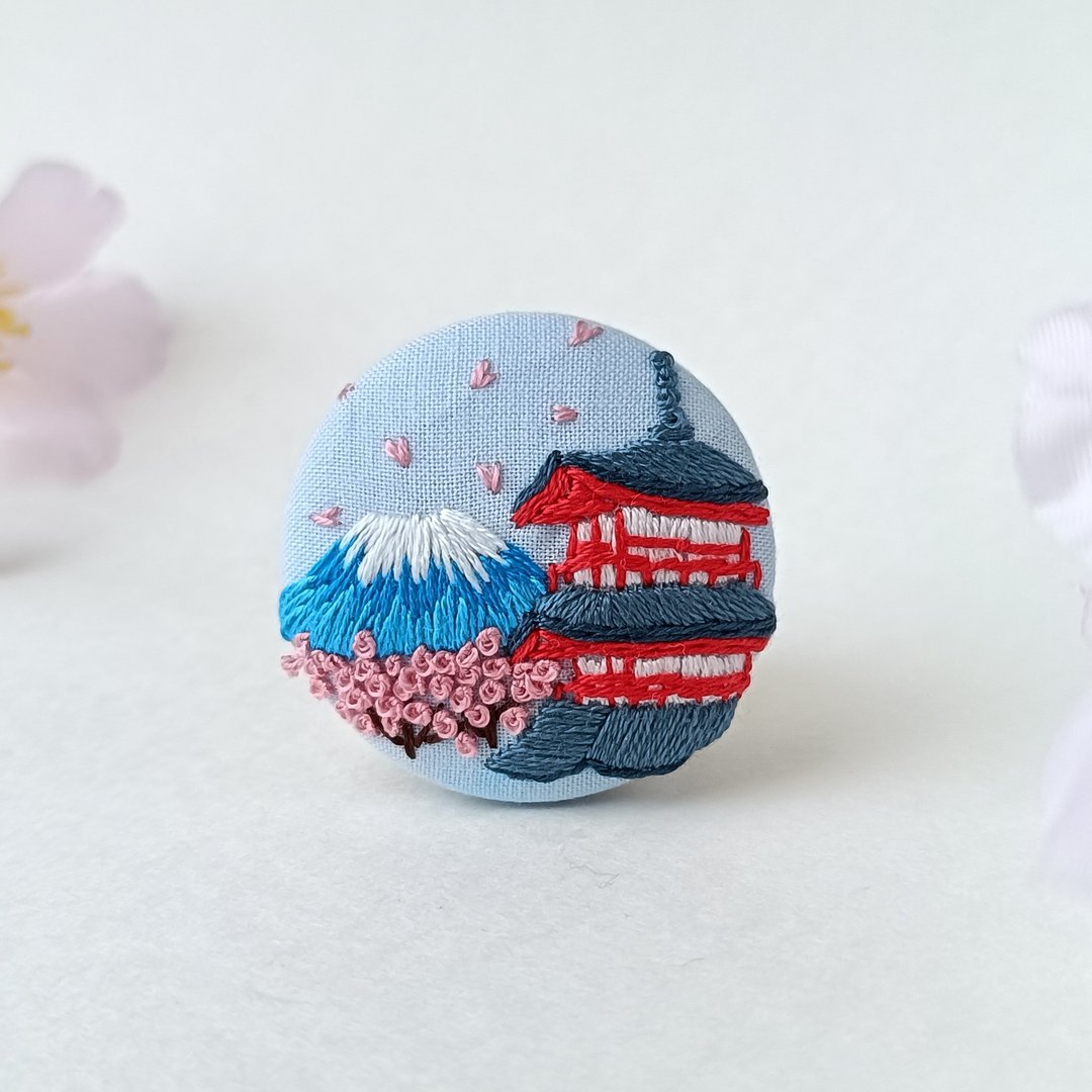 樱花盛开的富士山与五重塔风景刺绣徽章 - 胸针 - 棉 蓝色