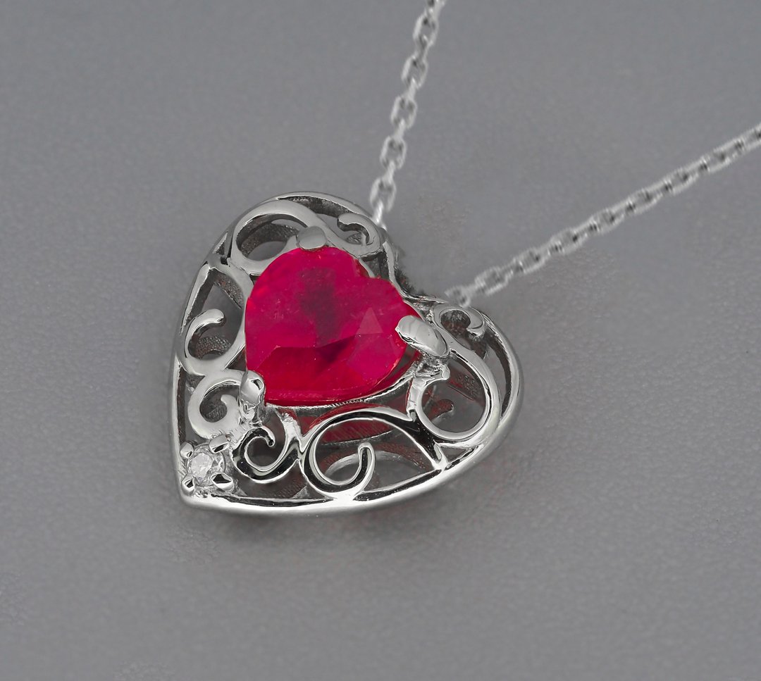 Heart  pendant with natural ruby and diamond - 项链 - 贵金属 金色