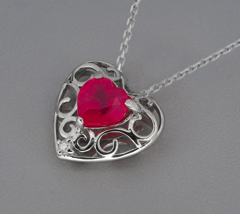 Heart  pendant with natural ruby and diamond - 项链 - 贵金属 金色