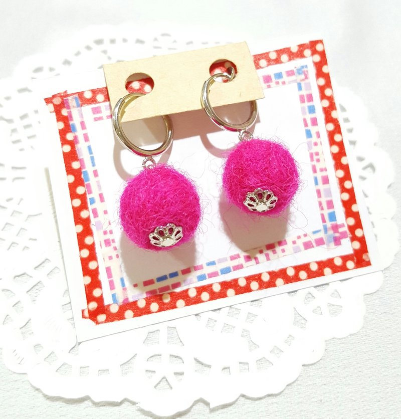 羊毛毡 ♥ 【可爱 QQ 单球羊毛球】垂吊/夹式耳环/圈型耳夹。《桃红色》 - 耳环/耳夹 - 羊毛 红色