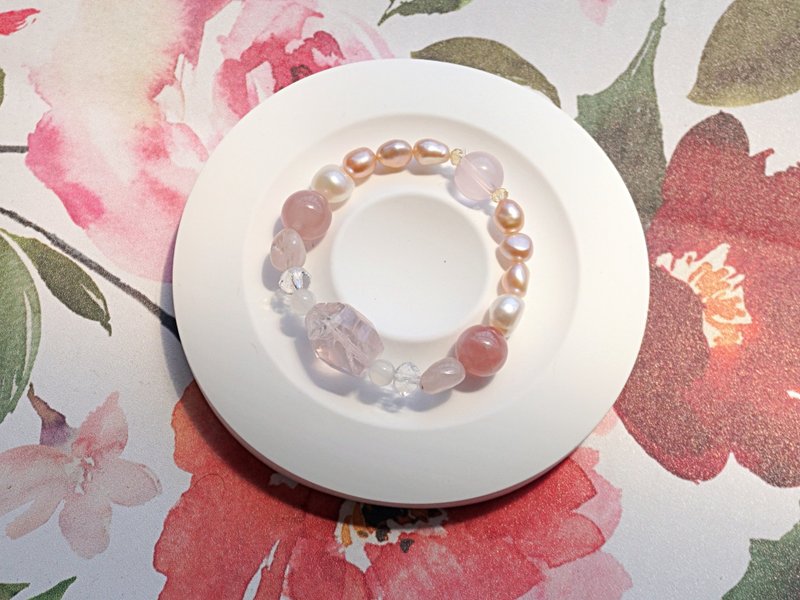 【日本制造】粉水晶、月光石、淡水珍珠。配戴温柔与希望的美丽天然石设计手链 - 手链/手环 - 半宝石 粉红色