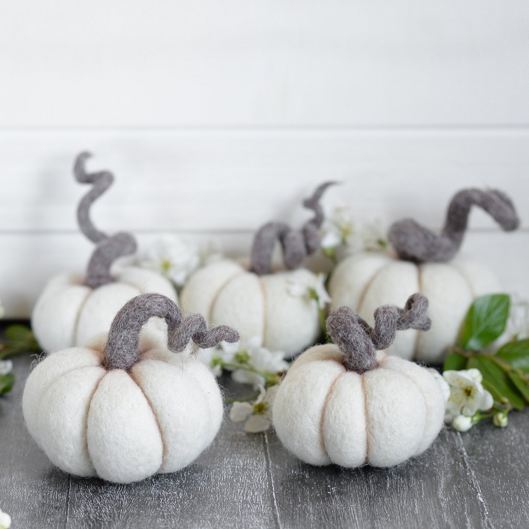 White felt pumpkin thanksgiving table decor , felt food , farmhouse decor - 玩偶/公仔 - 羊毛 白色