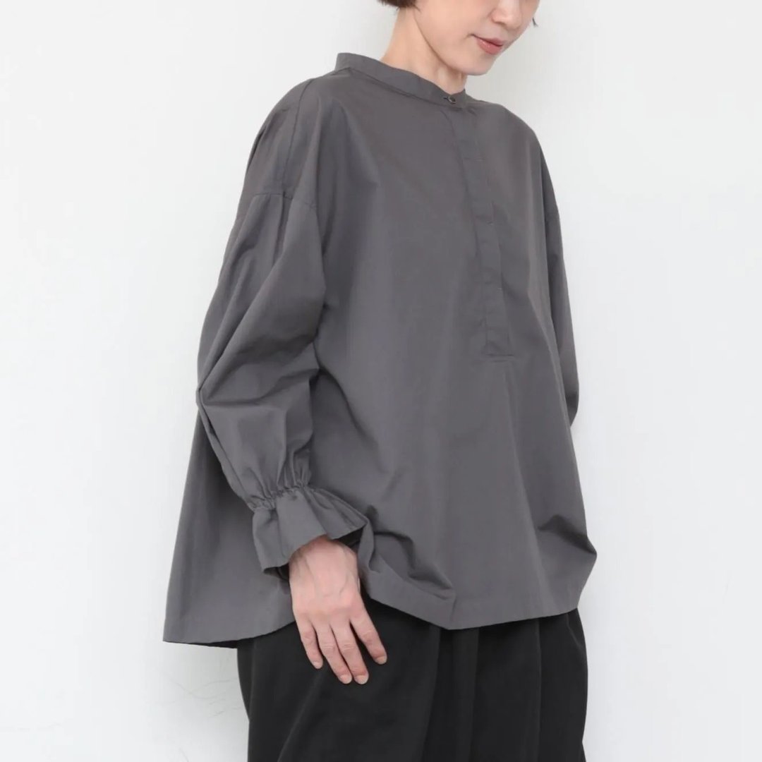 OMAKE.jp 花袖后褶衬衫VerticalShirts 炭灰 - 女装衬衫 - 棉．麻 灰色