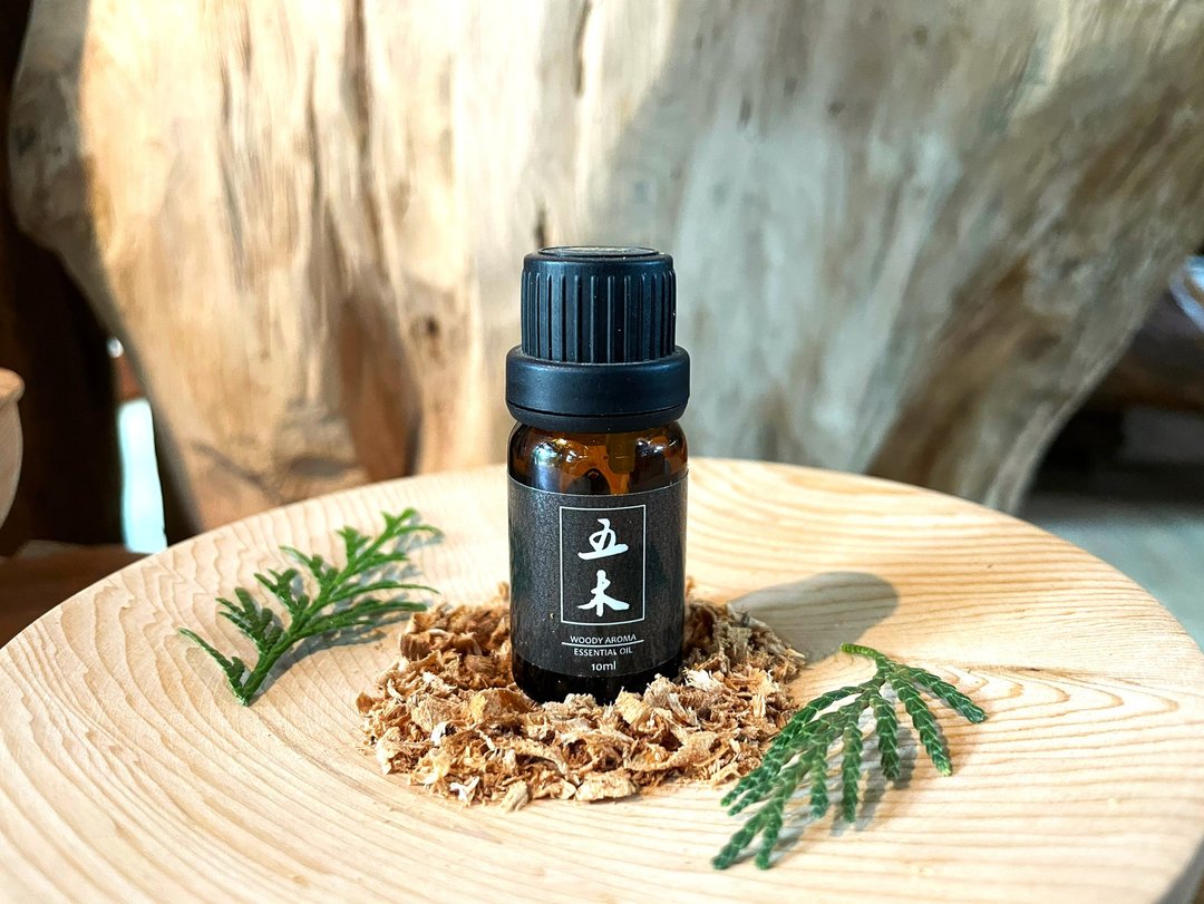 W.M.五柳园 台湾红桧精油 滴瓶10ml / 50ml - 香薰/精油/线香 - 精油 卡其色