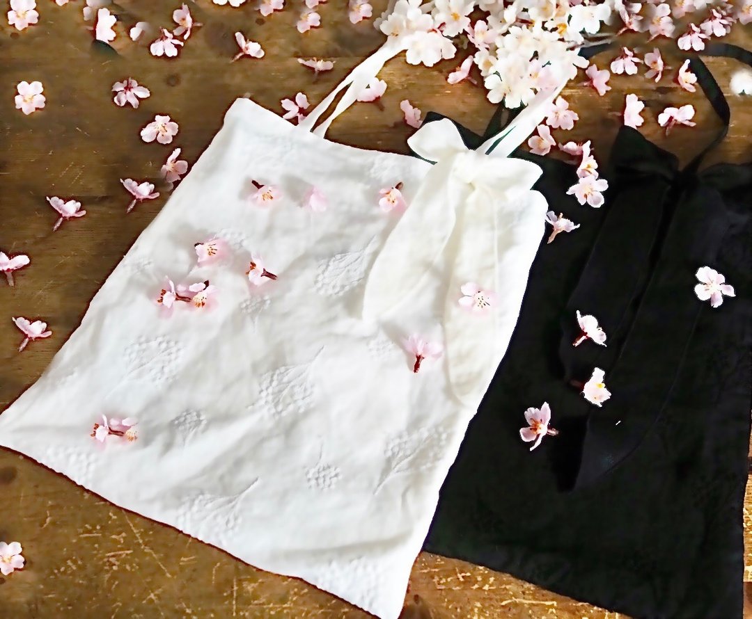 Kasumi Grass Embroidered Linen Petanko Tote Bag White - 手提包/手提袋 - 棉．麻 白色