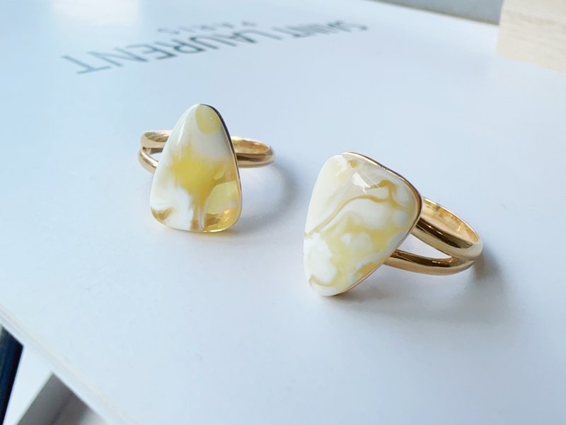 波罗地海 天然蜜蜡琥珀 金绞蜜 温润光泽 简约时尚 缕空雕花 - 戒指 - 纯银 