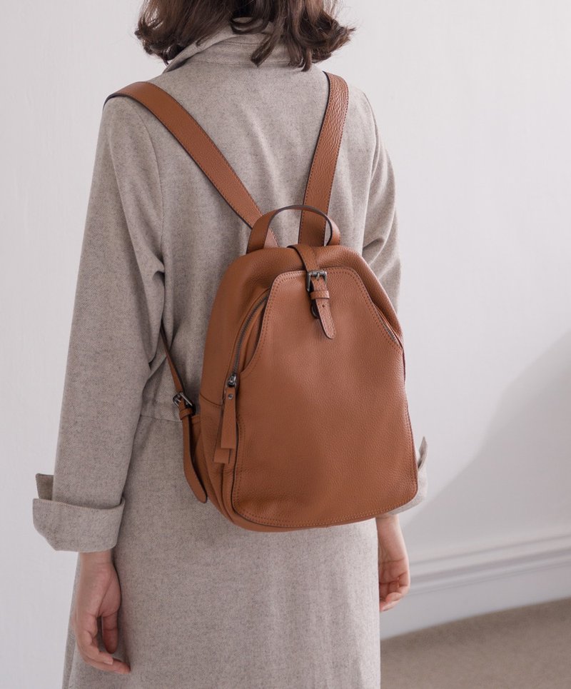 简单百搭休闲后背包 咖啡 - 后背包/双肩包 - 真皮 咖啡色