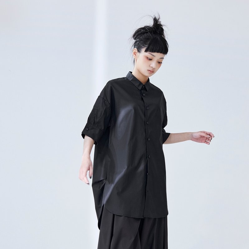 侧抓褶短袖衬衫 - 女装衬衫 - 棉．麻 黑色