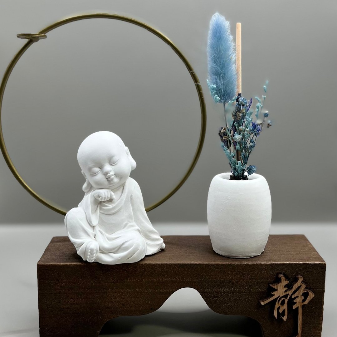 禅静香氛座  净念吉祥小佛-一念 赠5ML独家调香精油 12款香韵任选 - 香薰/精油/线香 - 水泥 白色