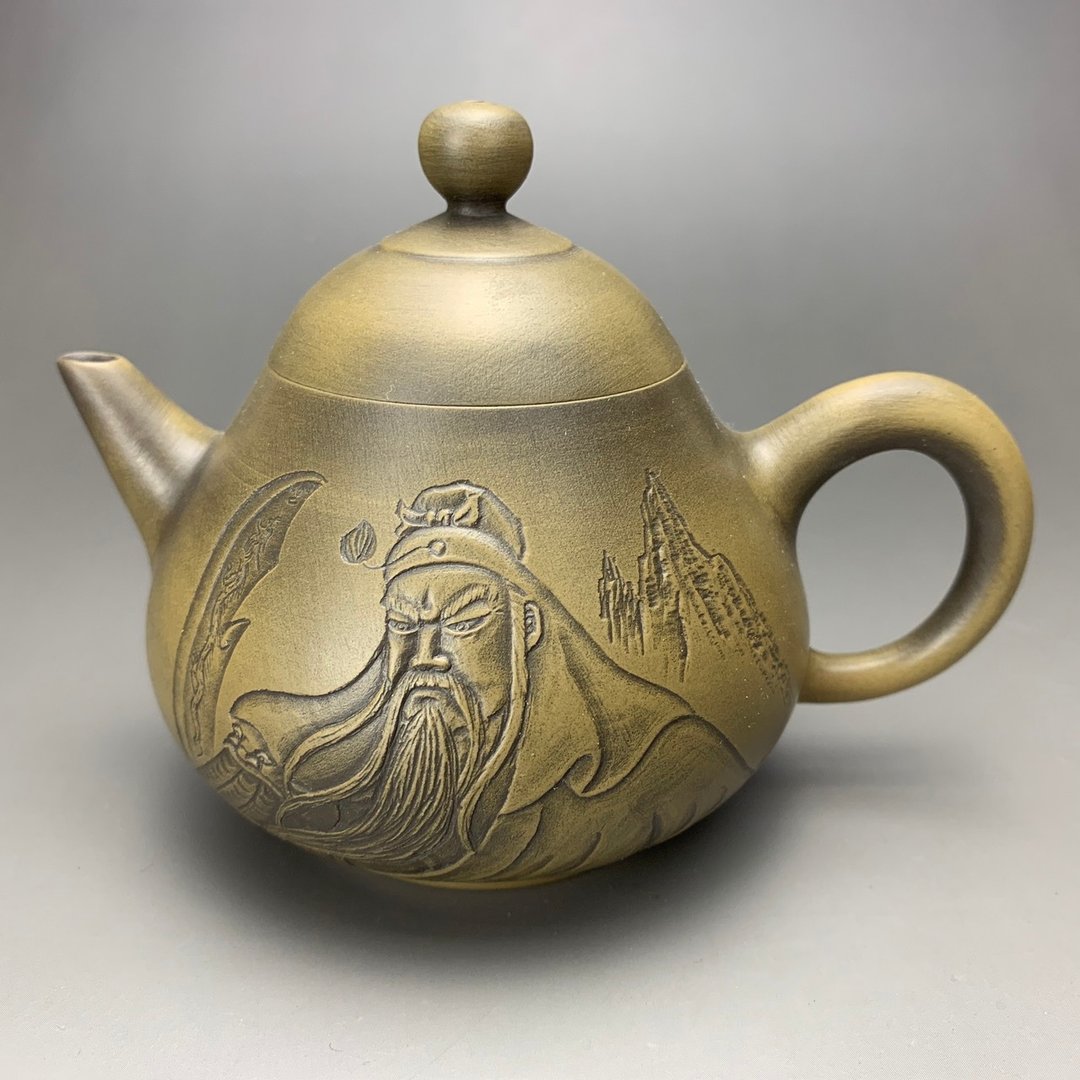 台湾【段泥窑变】雕刻关公(威震四海)窑变壶(B) - 茶具/茶杯 - 陶 卡其色