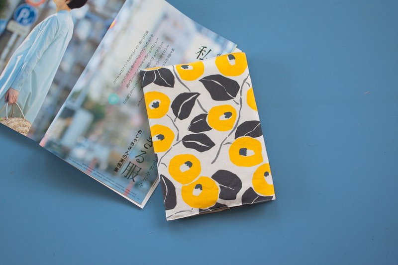 书之日 | 金黄朵朵花布.布书衣.文具.阅读.手制.笔收纳.手帐书本 - 书衣/书套 - 棉．麻 黄色