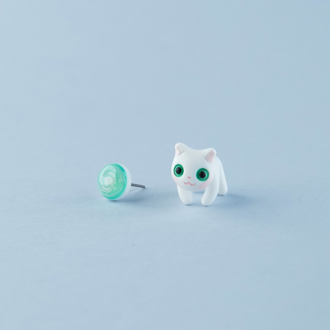 Selkirk Rex Cat - Polymer Clay Earrings, Handmade&Handpaited - 耳环/耳夹 - 粘土 白色