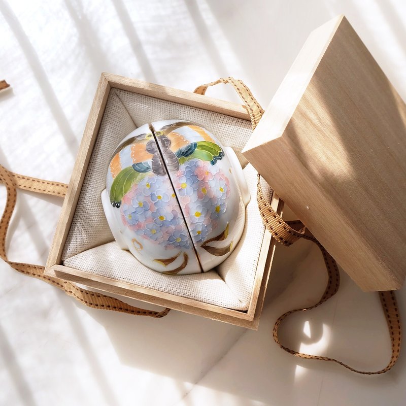 手工烧制。金边春色绣球浮雕手绘茶杯二入礼盒。结婚乔迁 - 茶具/茶杯 - 瓷 