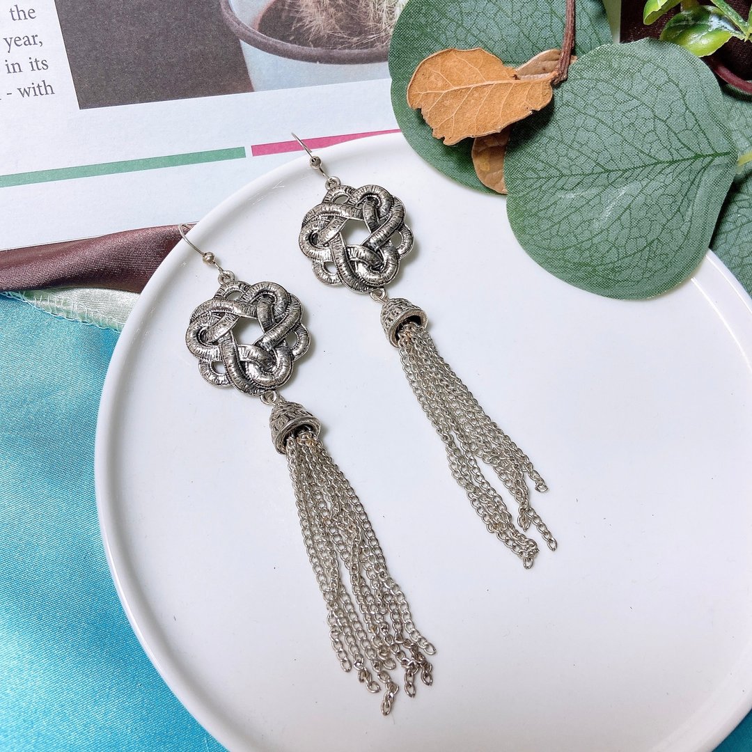 【西洋古董饰品】典雅飘荡垂坠长流苏  花圈纹理银 耳环耳针耳勾 - 耳环/耳夹 - 贵金属 银色