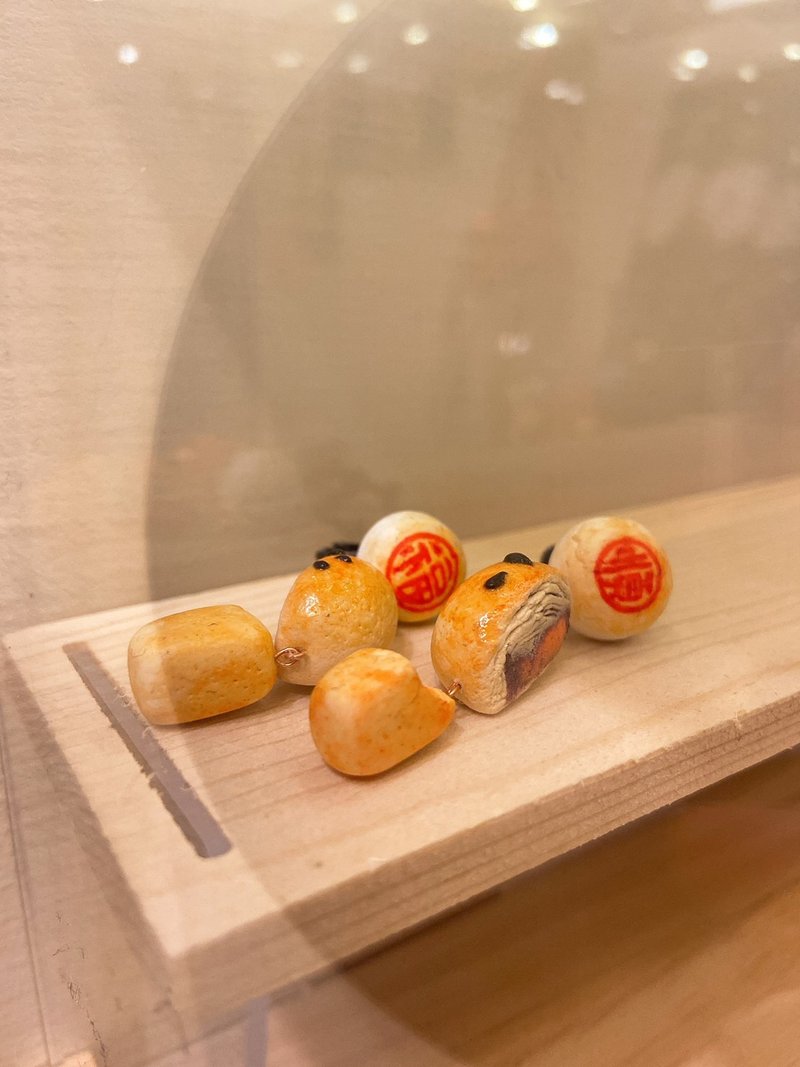 手做月饼礼盒耳环 - 耳环/耳夹 - 粘土 橘色