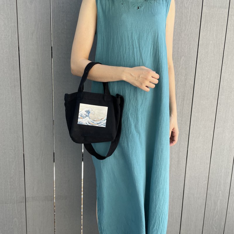 迷你手提包 2Way bag 浮世绘手提包富岳三十六景神奈川冲浪里 - 手提包/手提袋 - 棉．麻 黑色