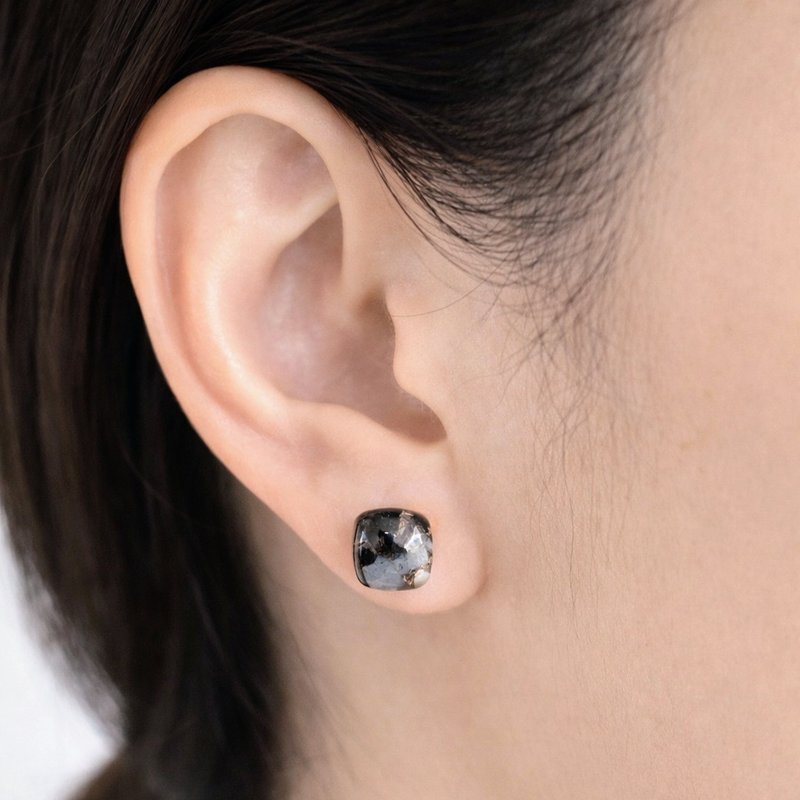 【不疼痛・无需穿孔】磁吸式无耳洞耳环 黑曜石方解石铜 8mm 方形 天然石 - 耳环/耳夹 - 石头 黑色