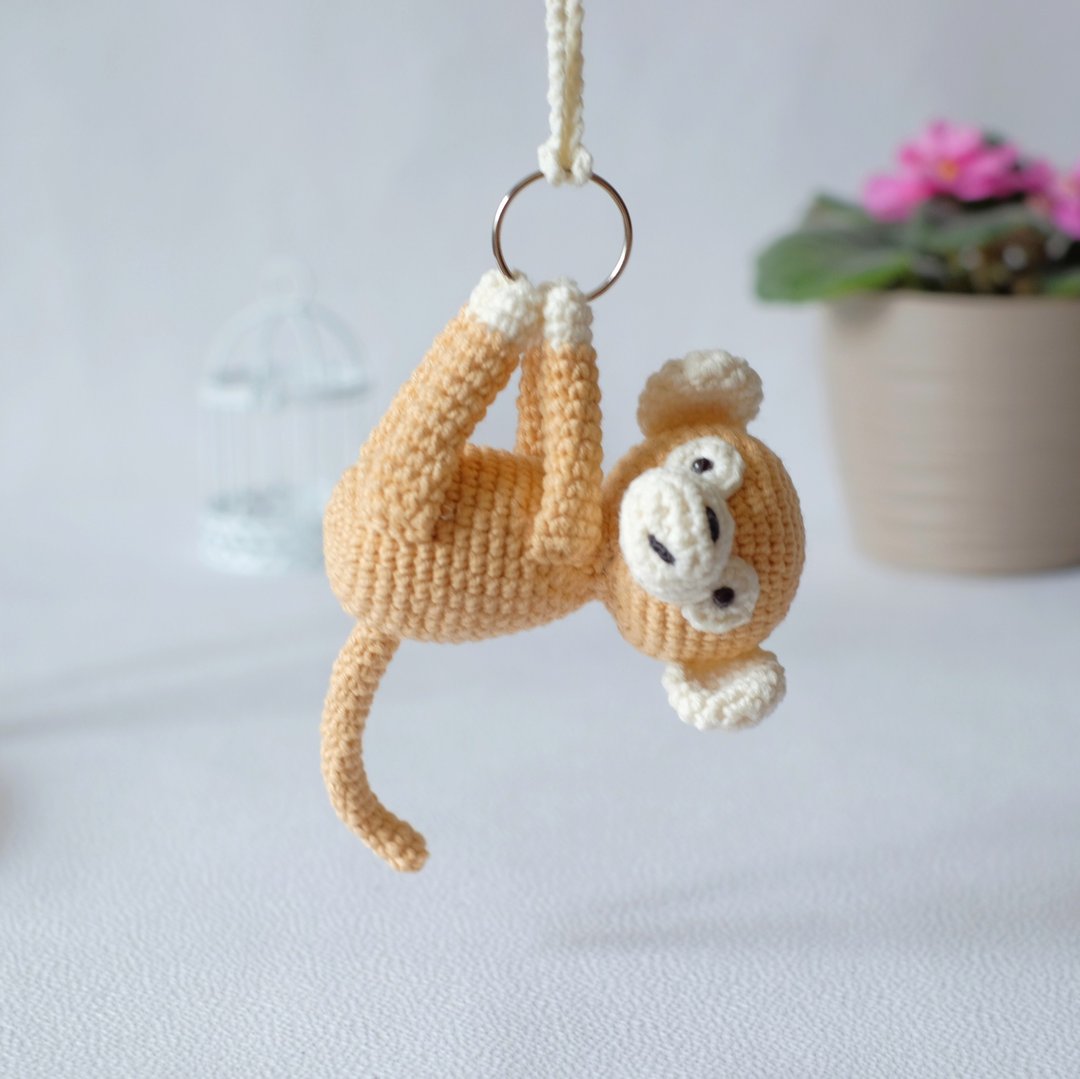 Monkey | Car charm | Bag charm - 吊饰 - 绣线 卡其色