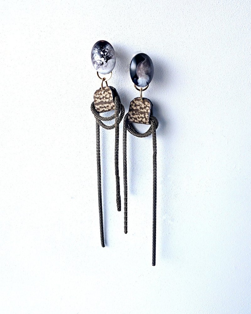 Merchandise management Galaxy 2way earrings /moon/ Interchangeable brown - 耳环/耳夹 - 其他材质 咖啡色