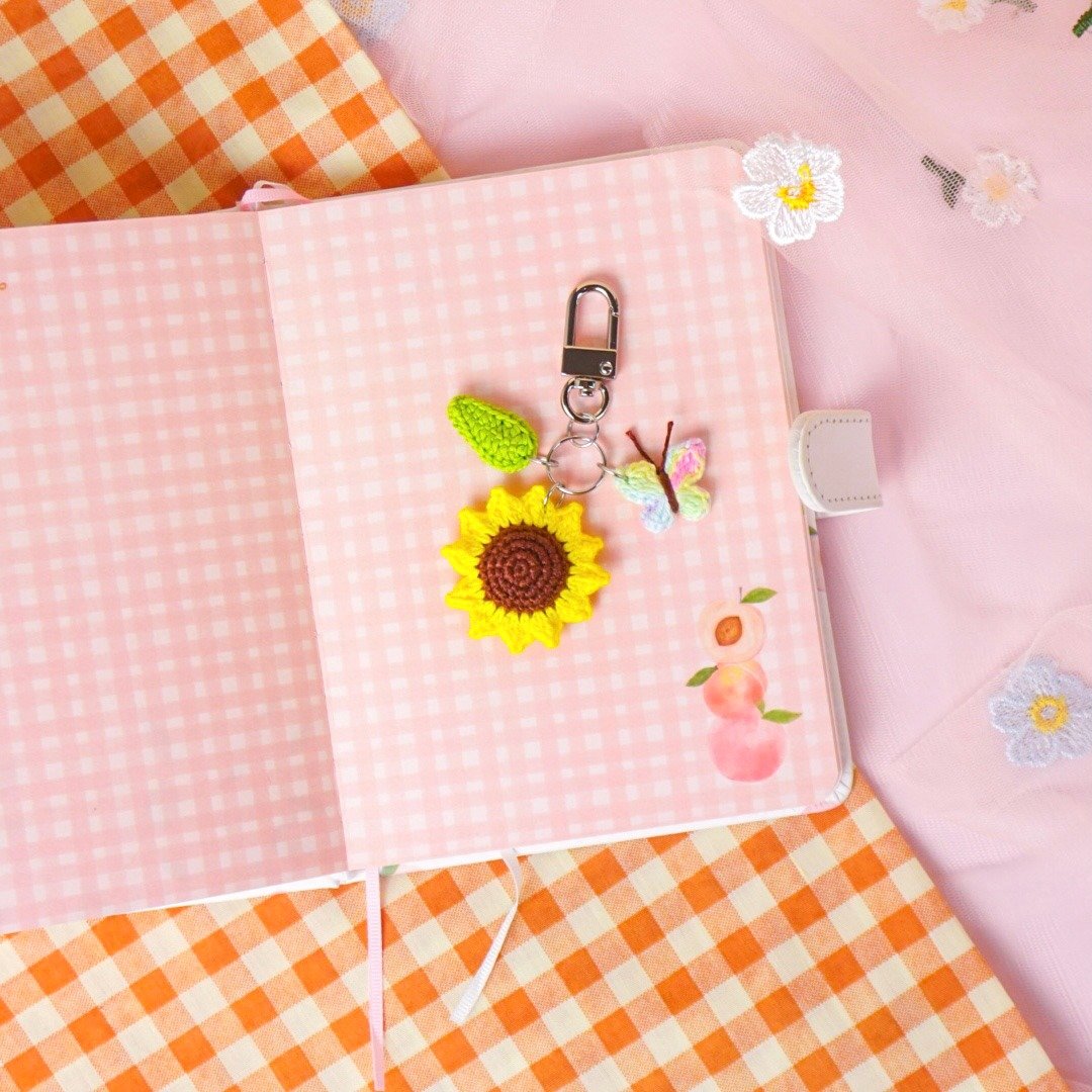 Sunflower keychain charm zipper  key ring key chain bag charm handmade gift - 吊饰 - 棉 黄色