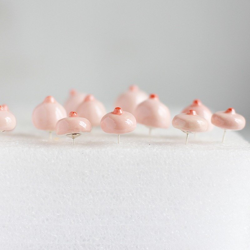 【尼坡】乳头耳钉小咪咪手工粘土设计可爱生日礼物节日礼物 - 耳环/耳夹 - 粘土 粉红色