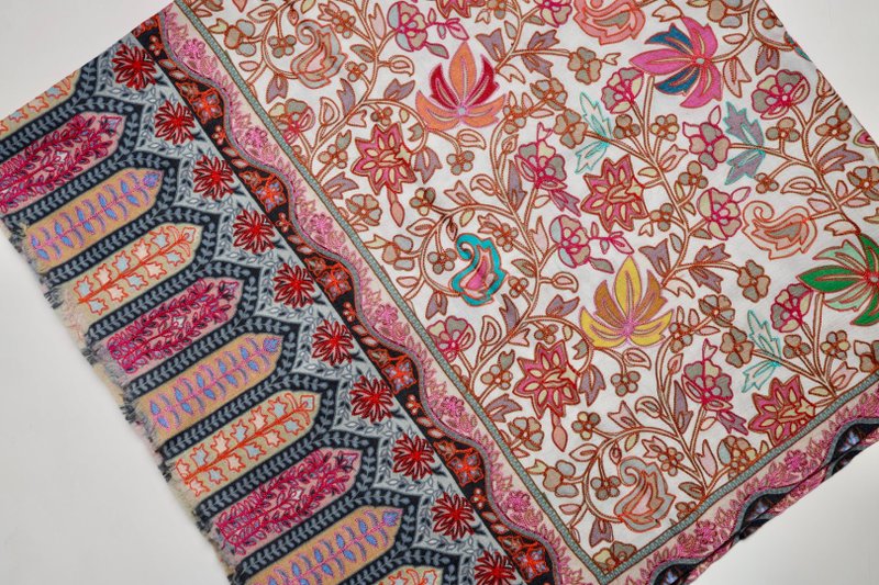 【圣诞礼物】喀什米尔羊绒手工印染刺绣奶白枫叶围巾披肩大卡尼 - 围巾/披肩 - 羊毛 白色