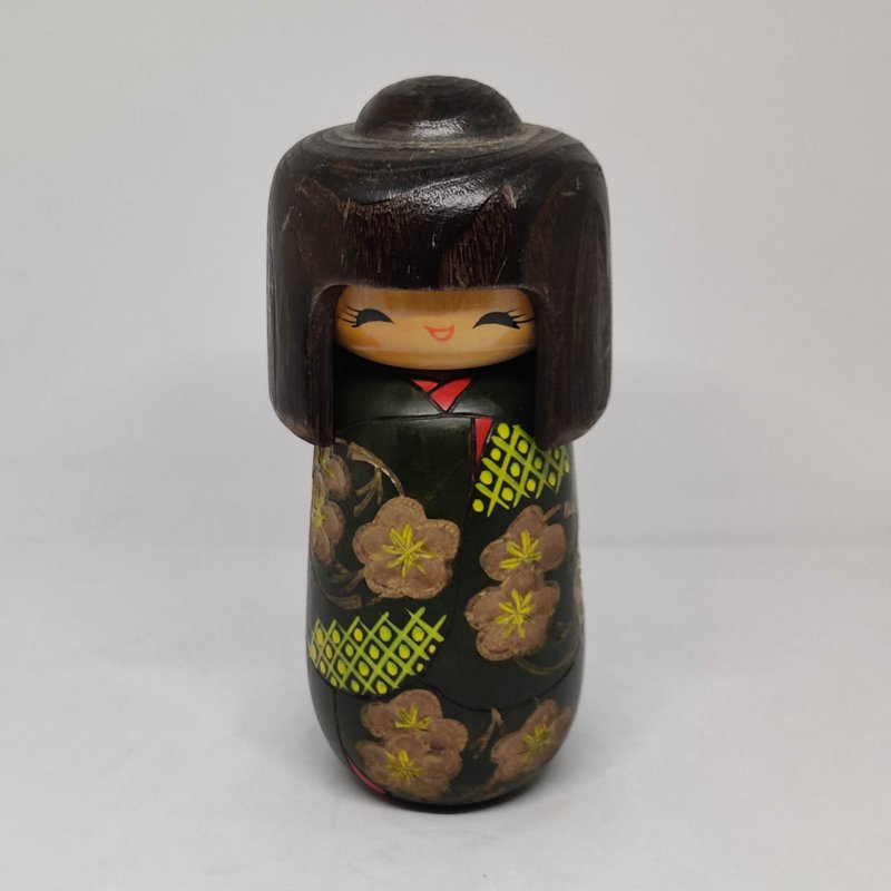 Creative kokeshi doll by Unknown artist - 玩偶/公仔 - 木头 绿色