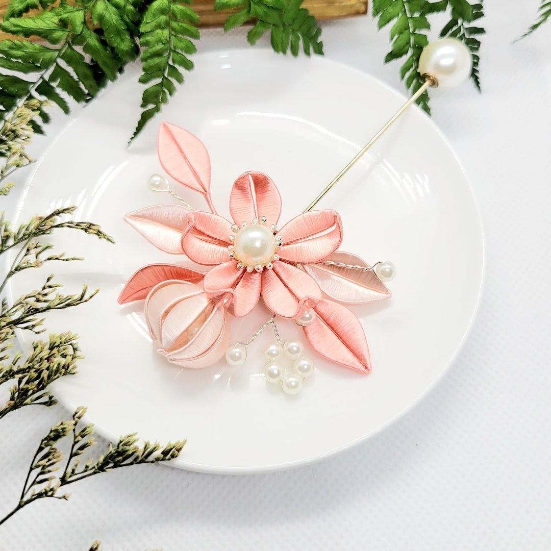 缠花 百合花别针  春仔花 - 胸针 - 绣线 