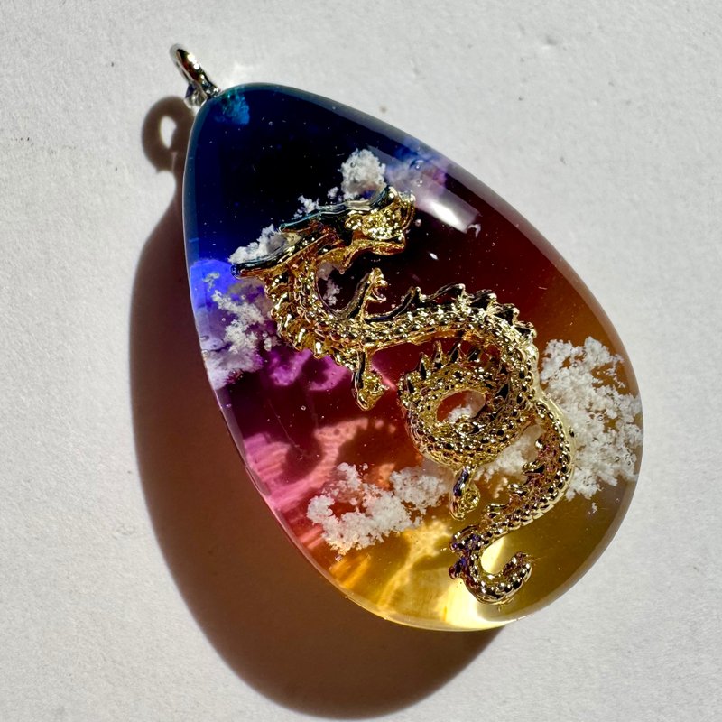 【Pinkoi 线下活动预购商品】云雾树脂金龙暮光1号推荐串饰 - 项链 - 树脂 多色