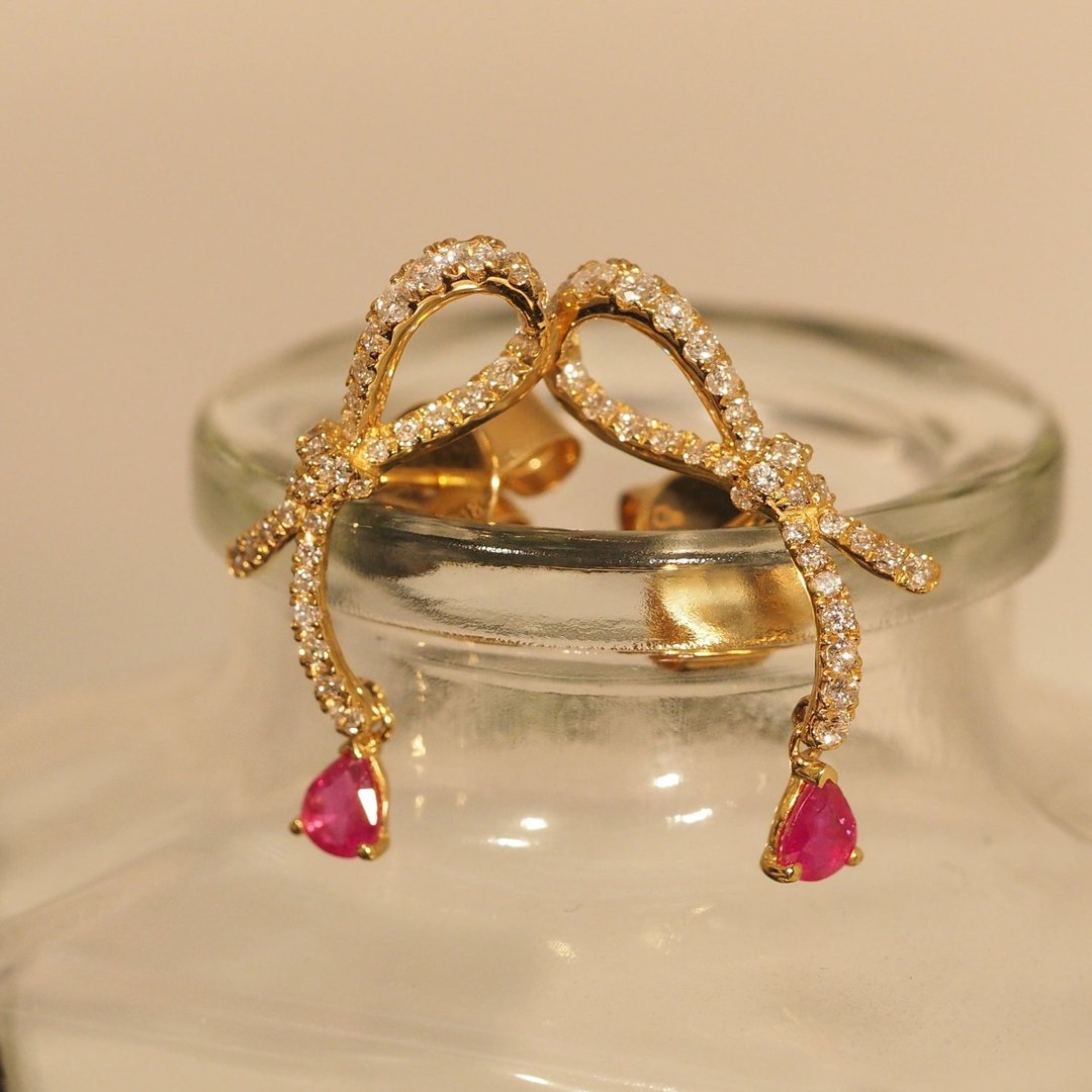 18K金红宝石梨丝带耳环18K Gold Ruby Pear Ribbon Earrings - 耳环/耳夹 - 贵金属 