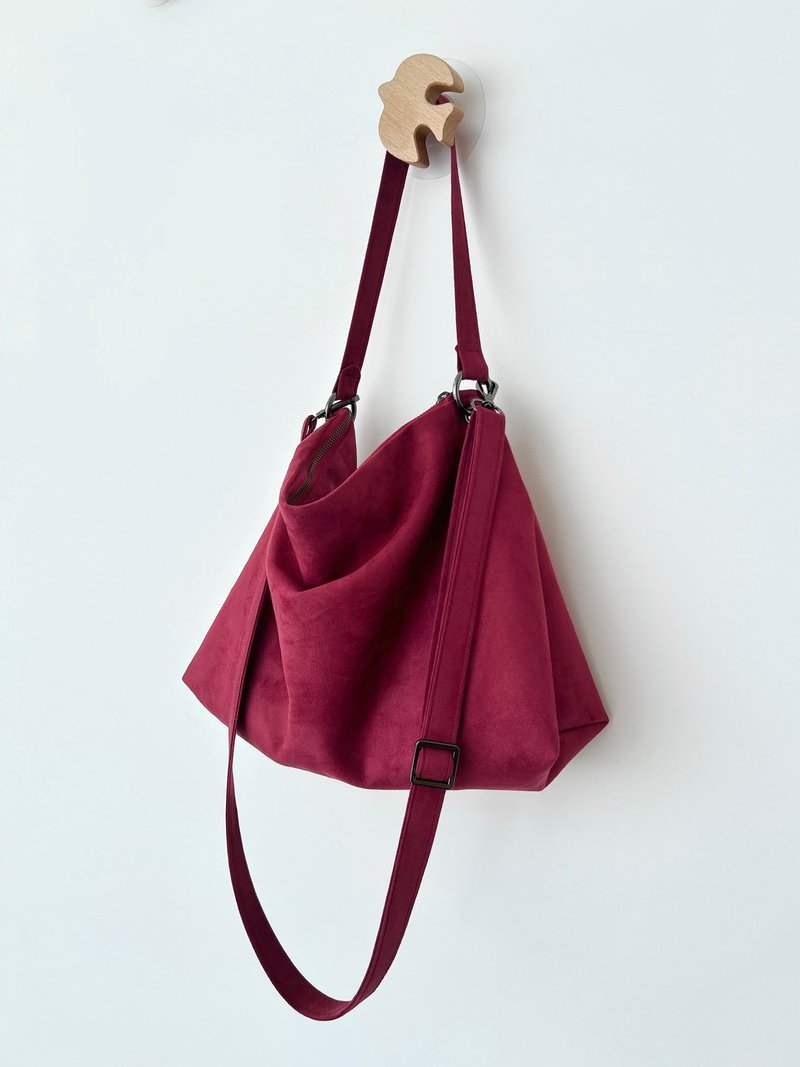高质感麂皮绒布 / 极简优雅 Hobo 包 / 【加大版】勃艮第红 手提斜 - 侧背包/斜挎包 - 聚酯纤维 
