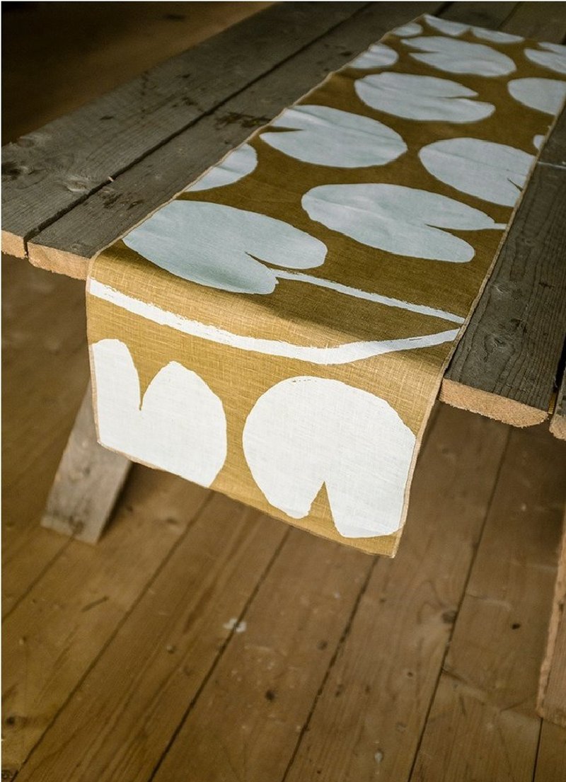 北欧风设计–荷花桌旗,芥末黄Water lilies Table Runner,Mustard - 餐垫/桌巾 - 亚麻 卡其色