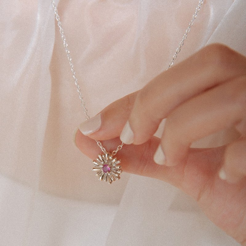 Daisy Necklace 雏菊花粉色蓝宝石纯银项链  生日 情人节礼物推荐 - 项链 - 纯银 