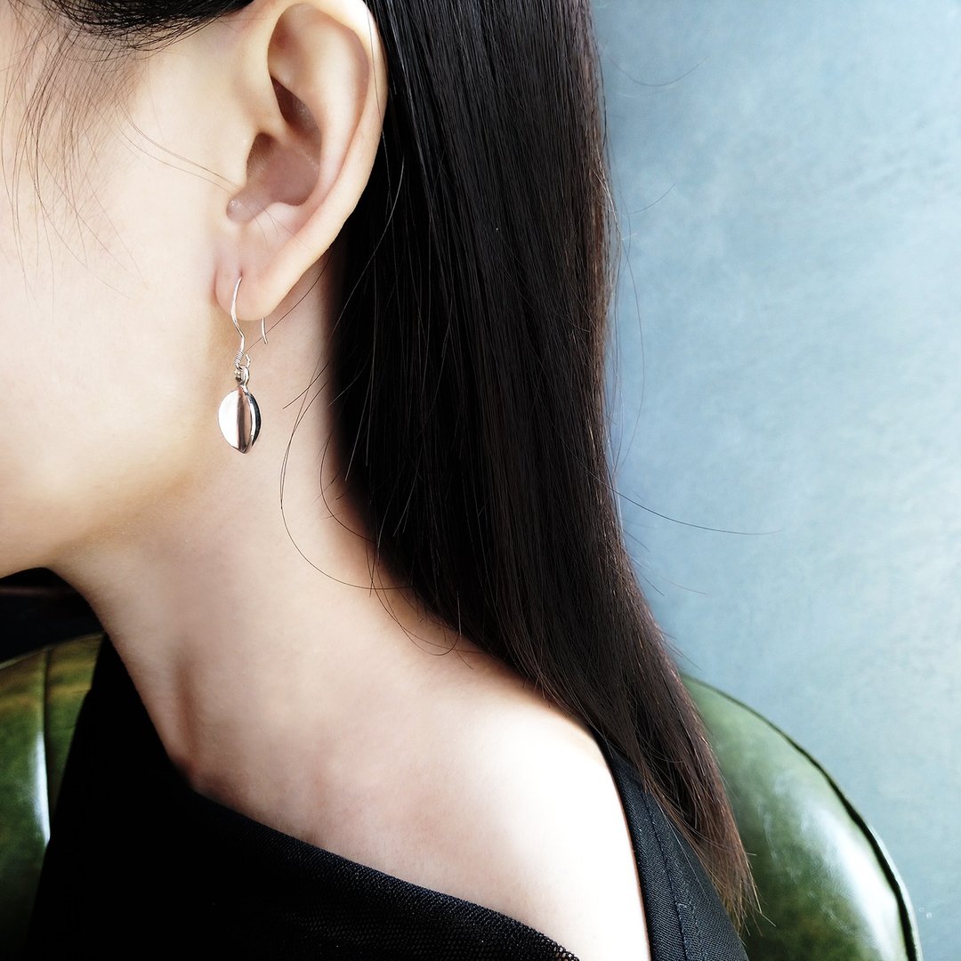 petals earring_三瓣耳环 925银 限量 植物 花瓣 叶子 - 耳环/耳夹 - 银 银色