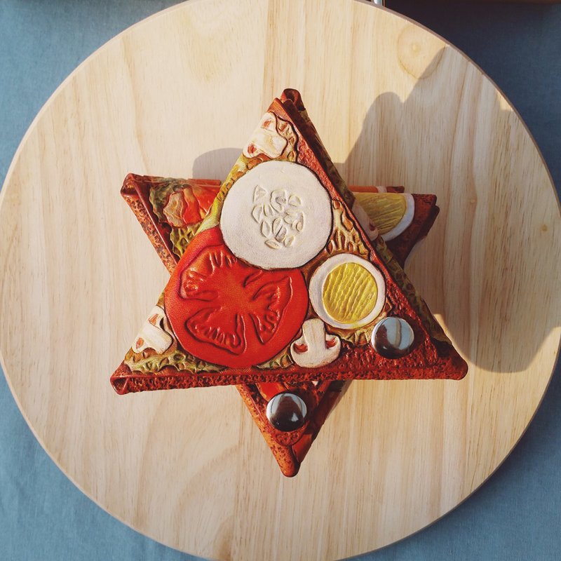 AT–皮革雕刻PIZZA零钱包-蘑菇味/蕃茄鸡蛋味/大虾味/三文鱼味 - 零钱包 - 真皮 多色