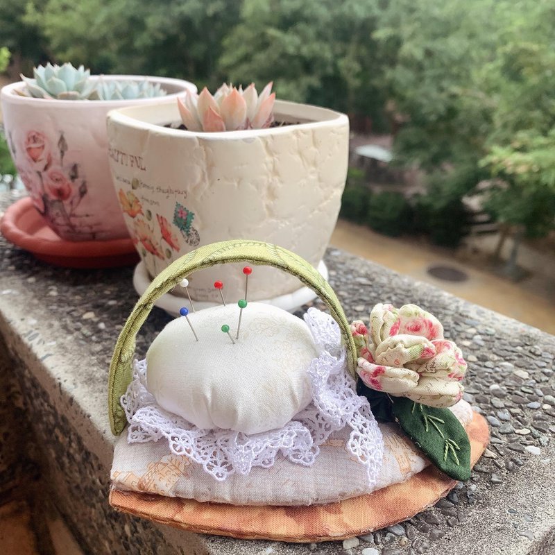 玫瑰花熨斗造型插针包,桌上摆饰,礼物 - 摆饰 - 棉．麻 