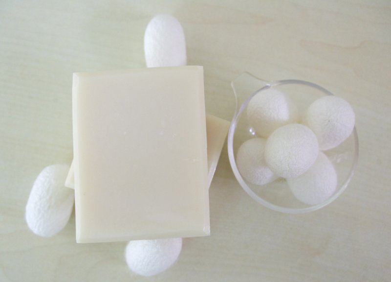 蚕丝酪梨甜杏80g - 沐浴用品 - 植物．花 