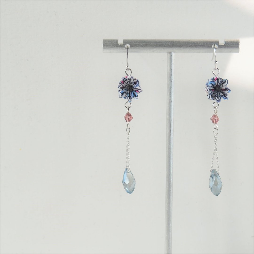 【雅】纤细碎花灰蓝水晶定制耳环耳夹 14kgf 925 つまみ细工 - 耳环/耳夹 - 玻璃 蓝色