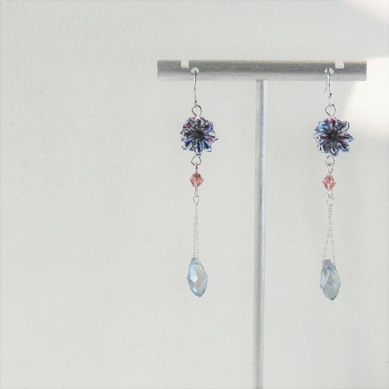 【雅】纤细碎花灰蓝水晶定制耳环耳夹 14kgf 925 つまみ细工 - 耳环/耳夹 - 玻璃 蓝色