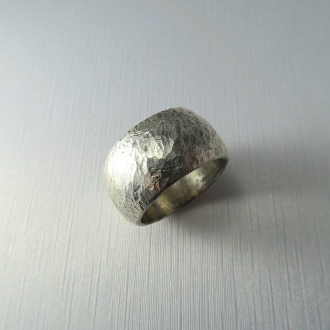 纯银锻敲戒指 - 沧桑 - 宽版圆弧面(宽约10mm 厚约2.5mm) - 对戒 - 其他金属 银色