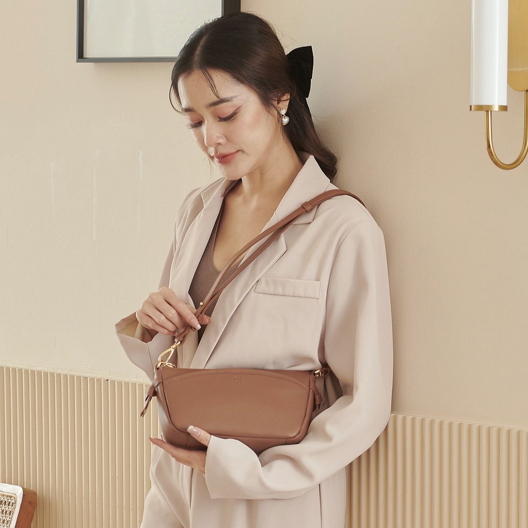 JOY (Oak brown) : Crossbody bag, Soft Cow Leather ,Lightweight bag, Shoulder bag - 手提包/手提袋 - 真皮 咖啡色