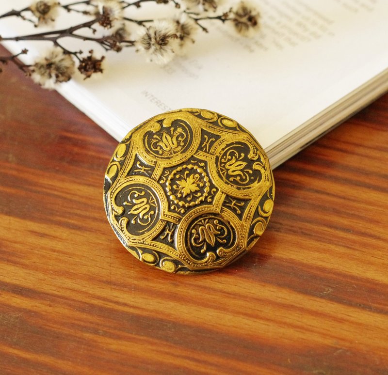 古董金色西班牙黑金珐琅雕花图腾圆形丝巾夹 领巾夹 W789 - 丝巾 - 其他金属 金色