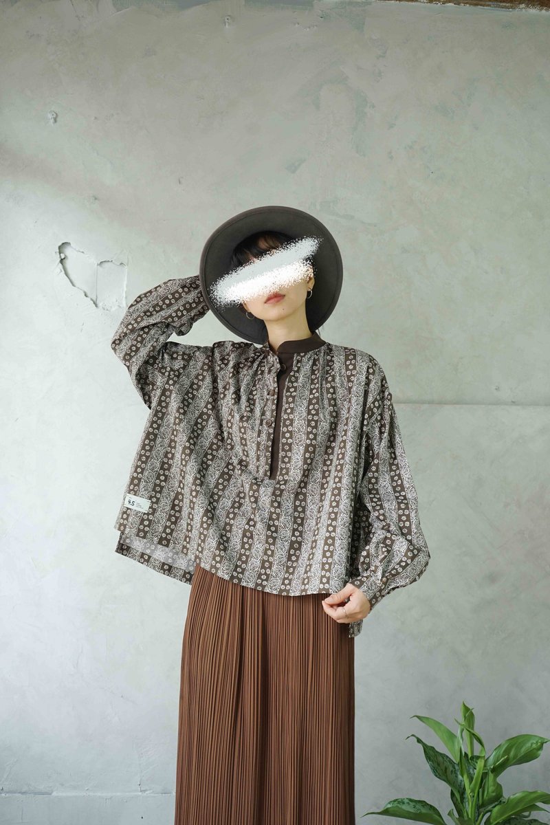 手作-日系深棕植木系印花伞状宽松立领撞色开襟衬衫 - 女装衬衫 - 棉．麻 咖啡色