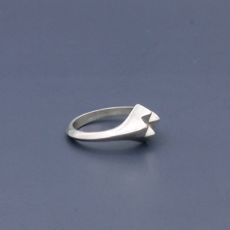 Four Spikes Ring - 戒指 - 其他金属 银色