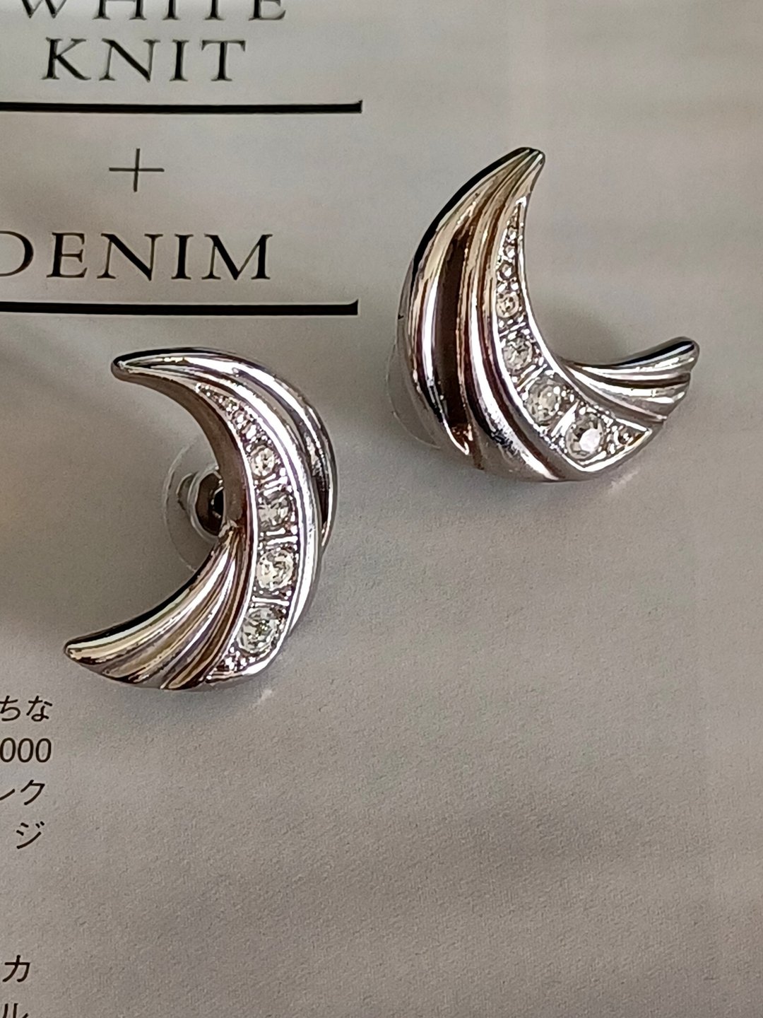 vintage jewelry  典雅银色新月莱茵 针式耳环 - 耳环/耳夹 - 其他金属 