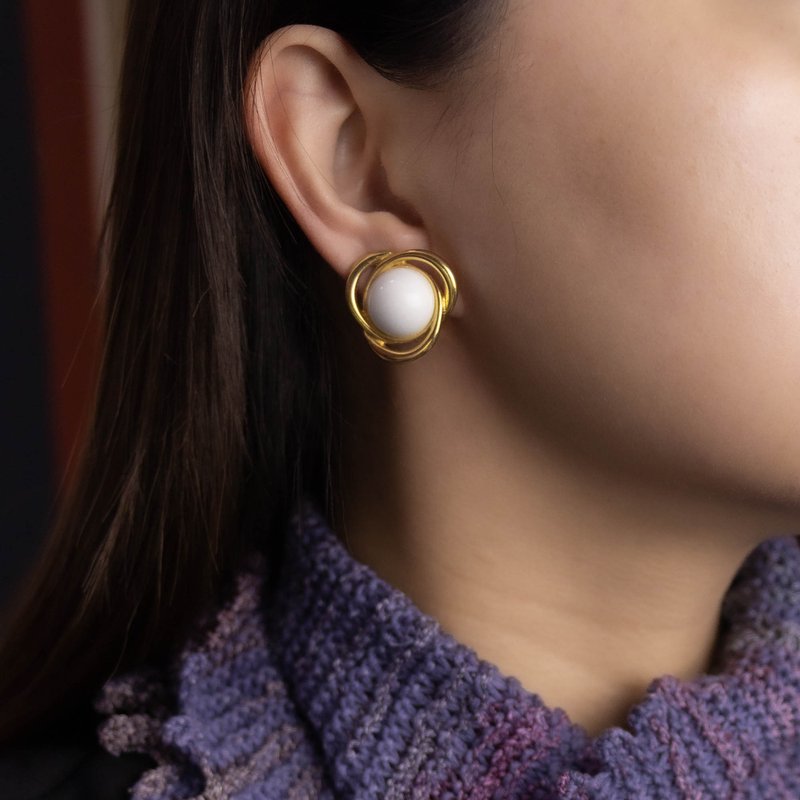 美国Monet品牌古董 白色圆球三环包边 专利无痛耳夹 - 耳环/耳夹 - 其他金属 白色