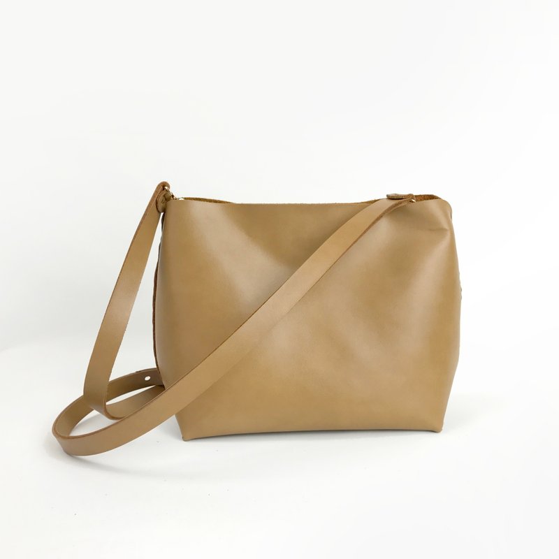 zemoneni 手作 牛皮 tote 肩背包 太妃糖色 奶茶色 - 侧背包/斜挎包 - 真皮 咖啡色