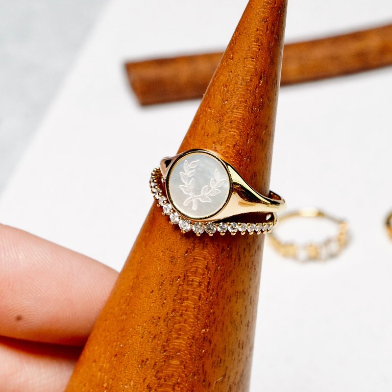 18K 白蝶贝桂冠戒指 - 戒指 - 贵金属 金色