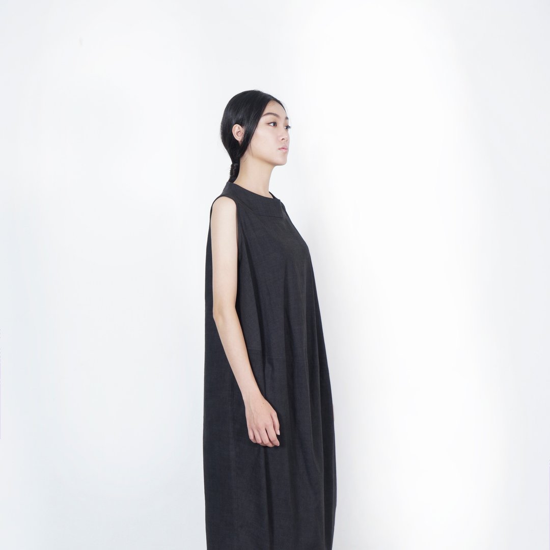 黑白切 16AW 铁黑重力下坠无袖洋装 - 洋装/连衣裙 - 棉 黑色