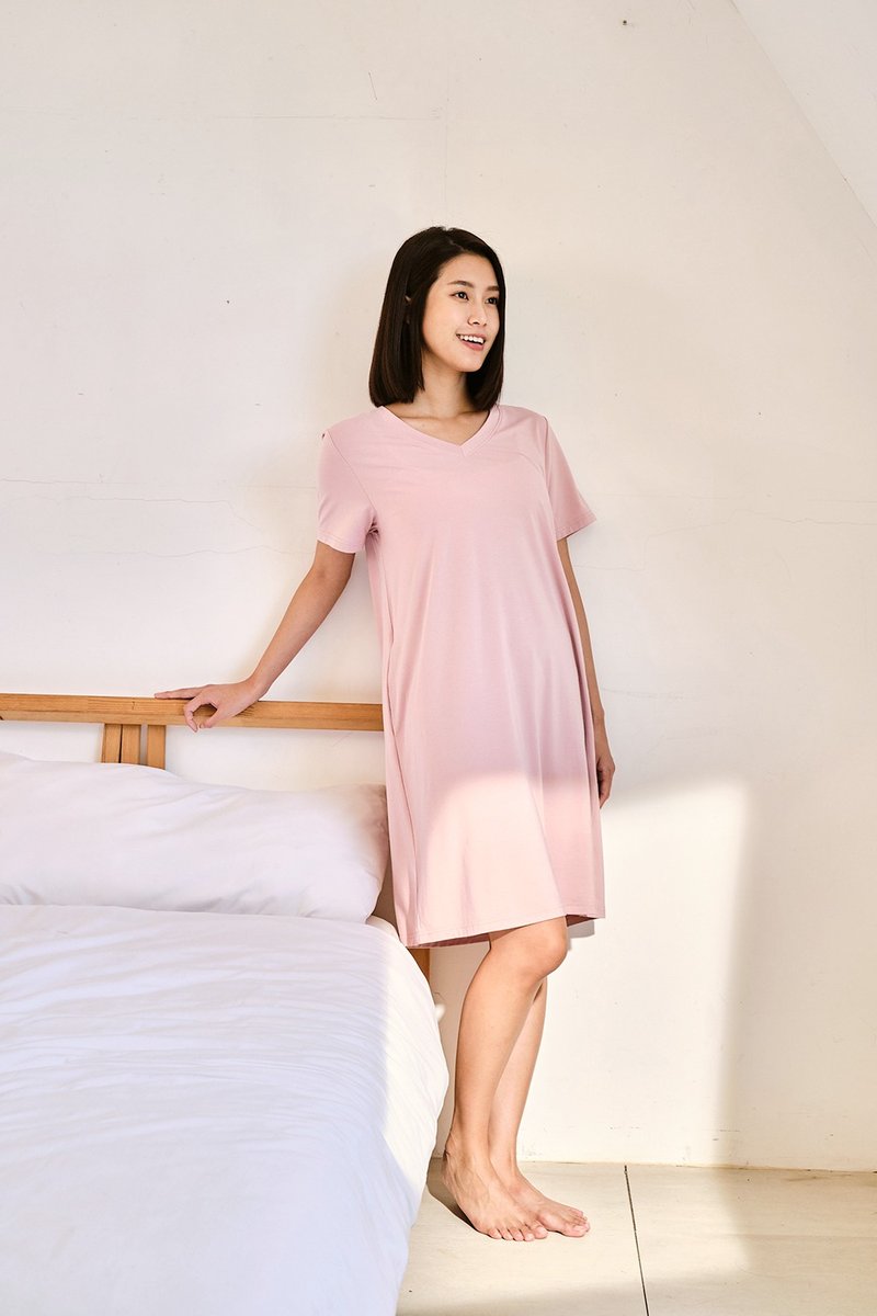 川衣见晚安T系列-女版洋装 - 洋装/连衣裙 - 其他材质 粉红色